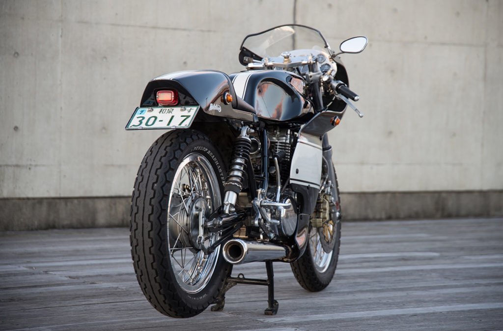 Yamaha SR400 cafe racer japan