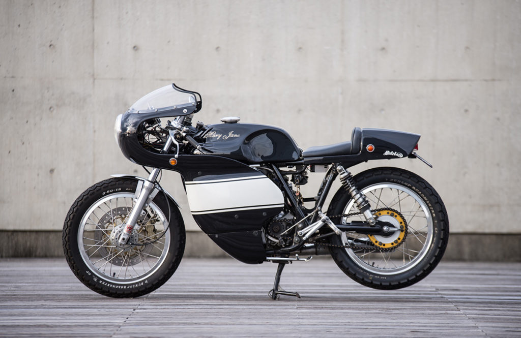 Yamaha SR400 cafe racer japan