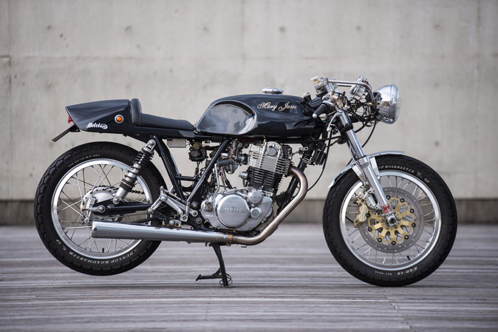 Yamaha SR400 cafe racer japan