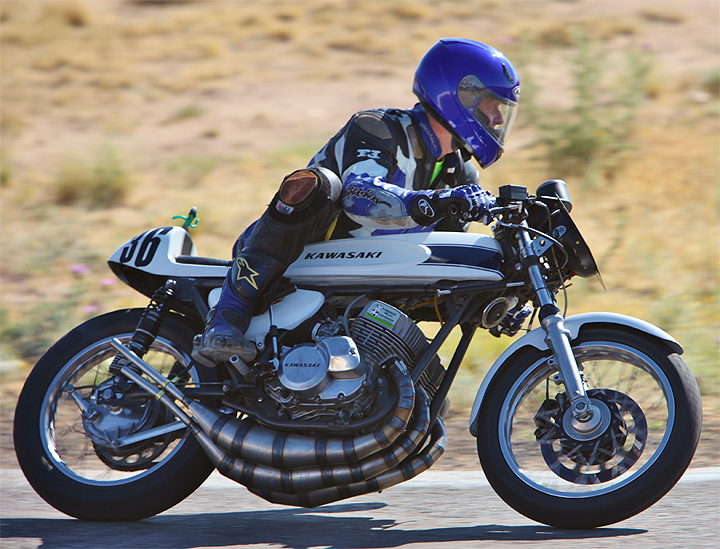 Taming Kawasaki 500 Triple - the Cafe Racers