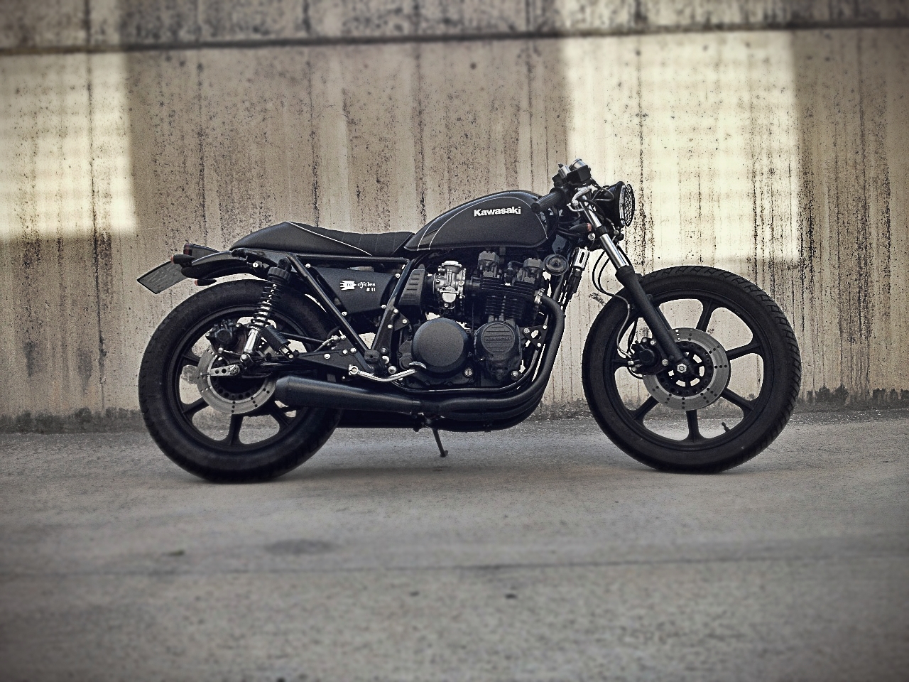 Kawasaki K750 Cafe Racer - Return the Racers