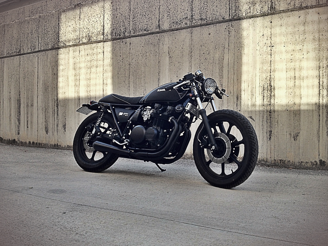 Kawasaki K750 Cafe Racer - Return the Racers