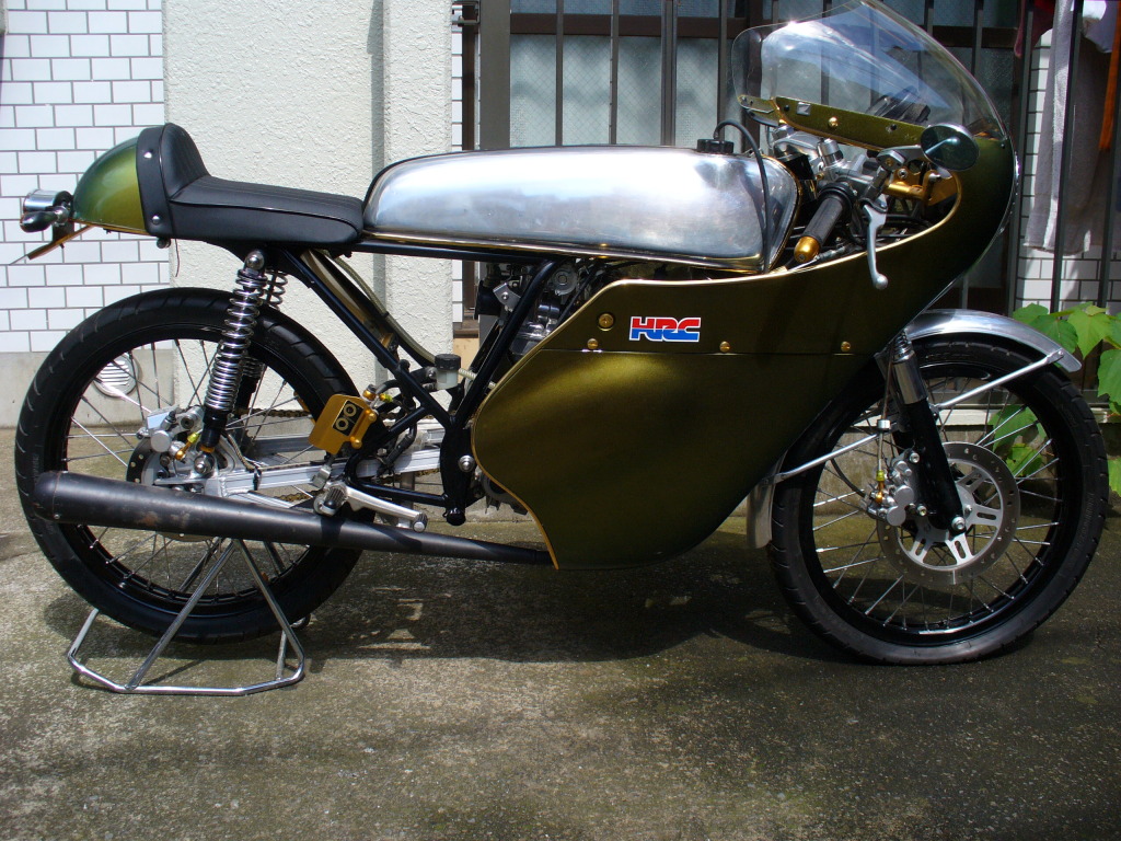 Race Ready 50cc Honda Dream Return Of The Cafe Racers | Images and ...