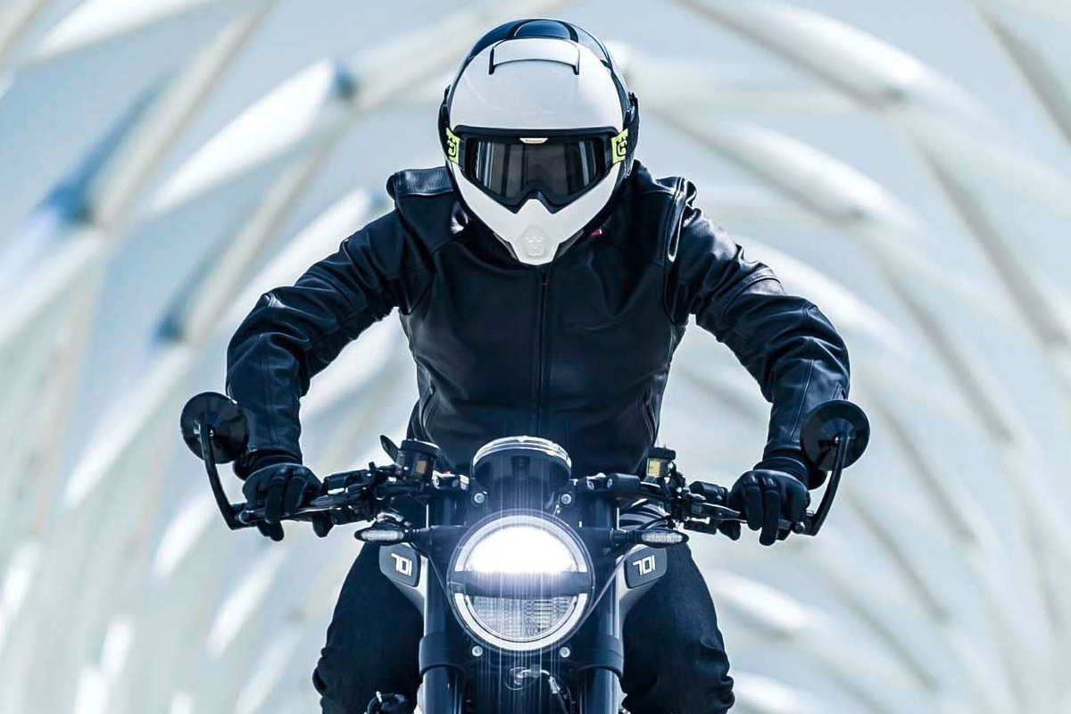 Husqvarna Vitpilen Motorcycle Helmet review