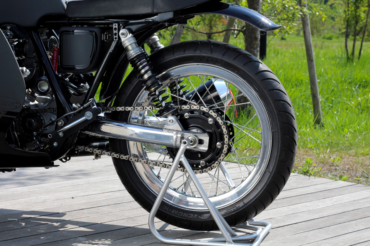 Yamaha SR400 custom dustbin fairing