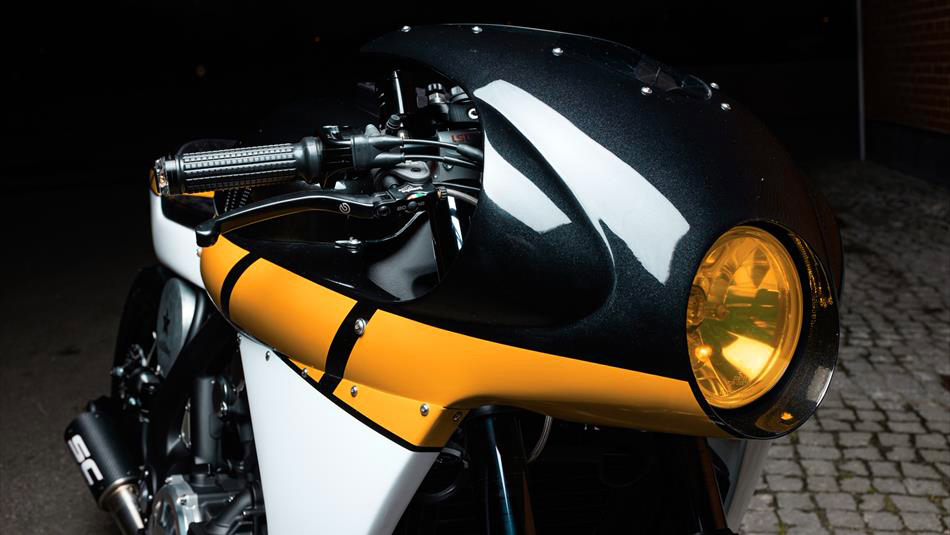 Yamaha yardbuild by rock! Bikes front view