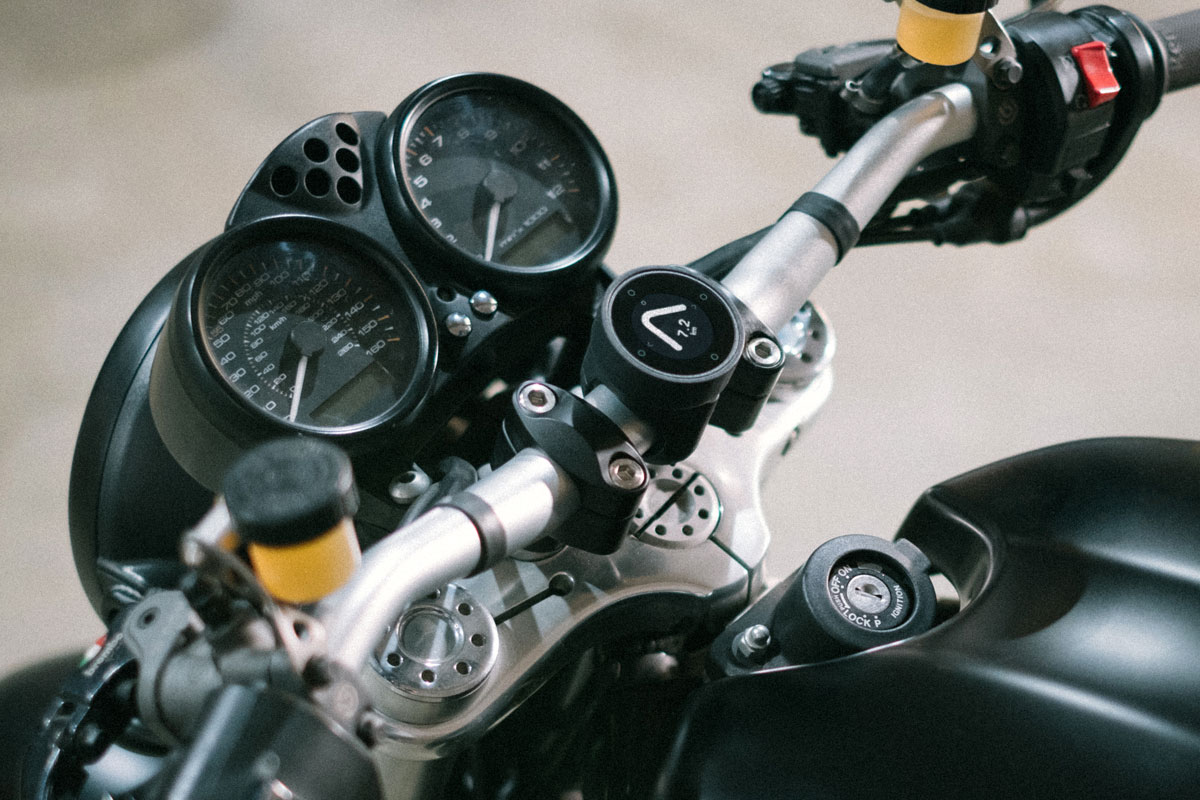 Riding Gear - Beeline Moto GPS Review - Return of the Cafe Racers