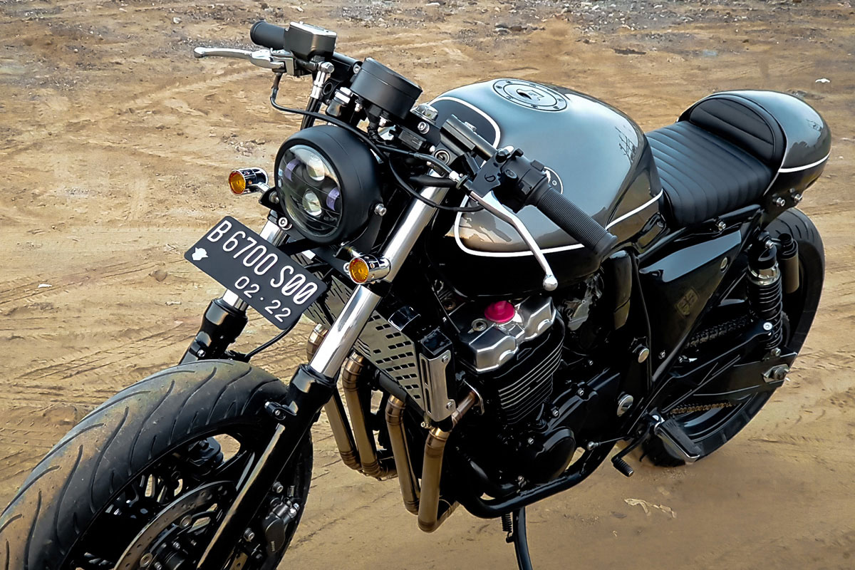 Honda CB400 cafe racer