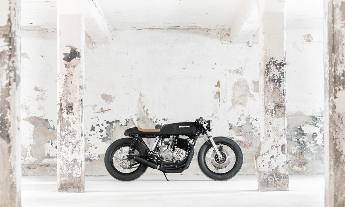 Honda CB750 K2 cafe racer