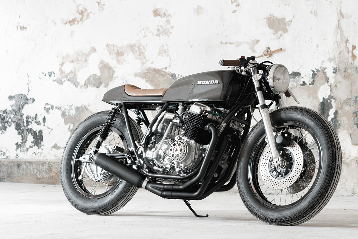 Honda CB750 K2 cafe racer