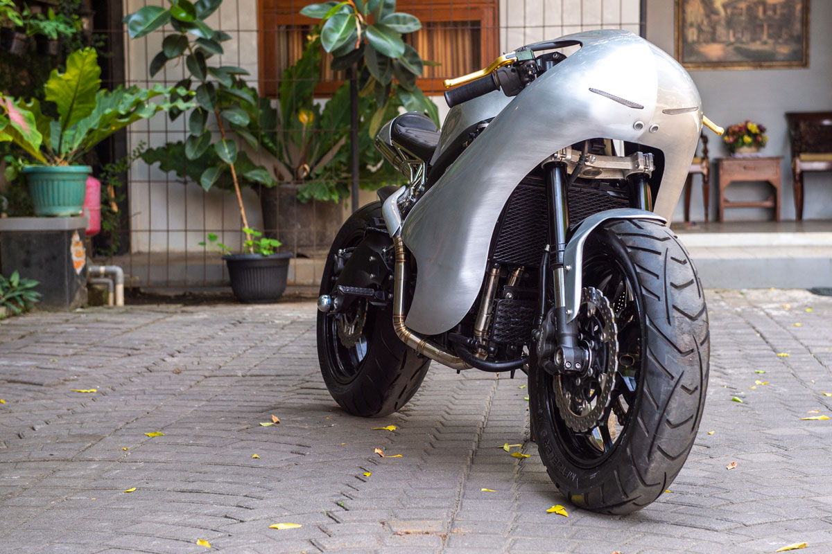 The Samurai AMS Kawasaki ZZR600 - Return of the Cafe Racers