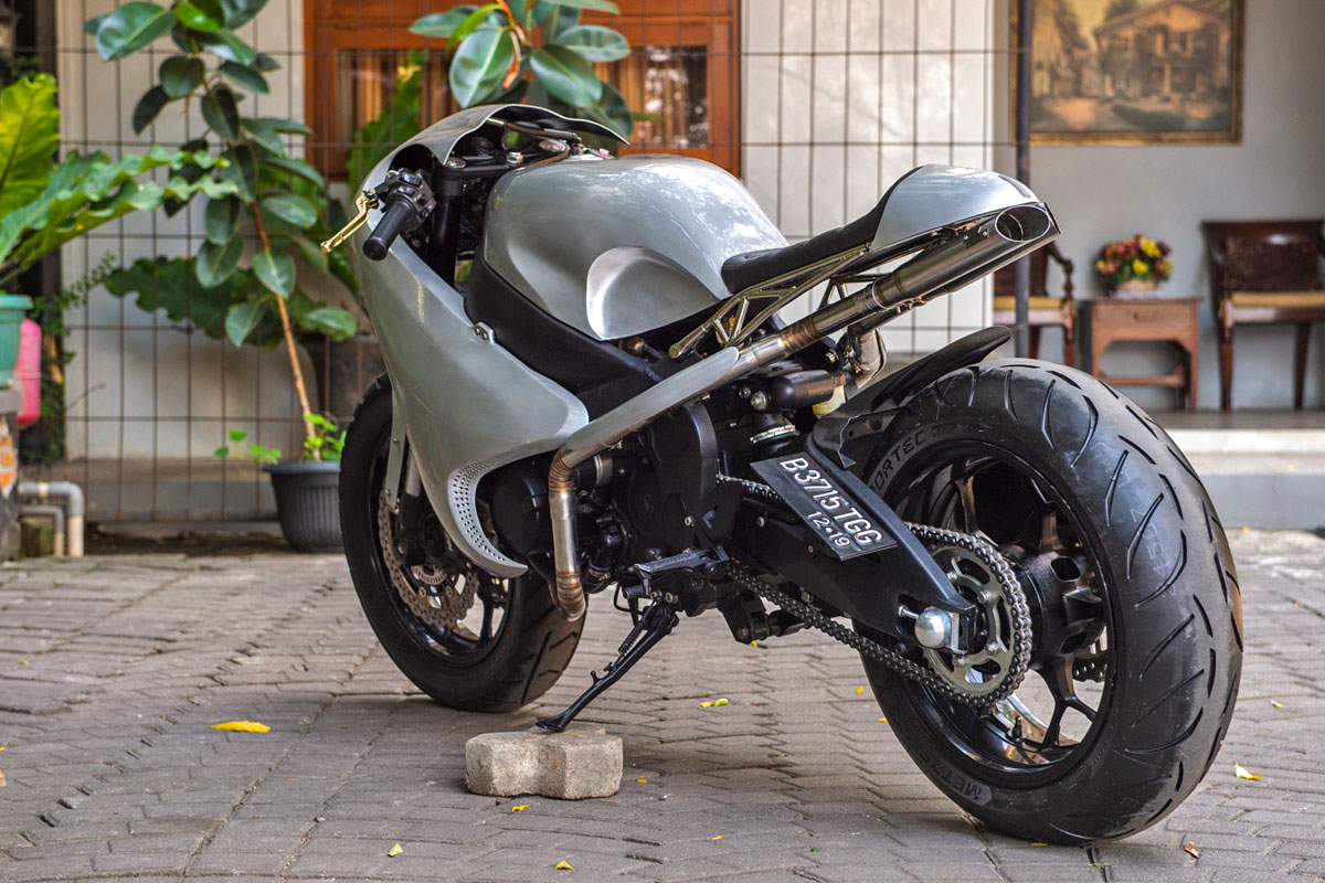 The Samurai AMS Kawasaki ZZR600 - Return of the Cafe Racers