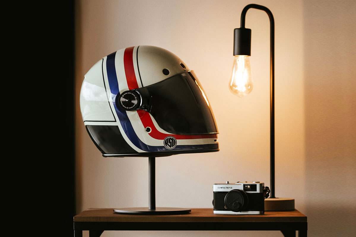 Halley helmet stand