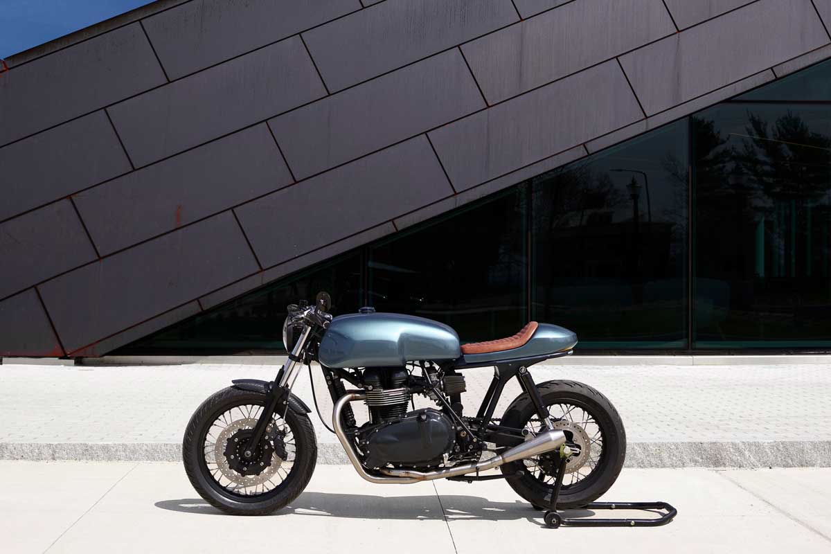 Thruxton 900 cafe racer