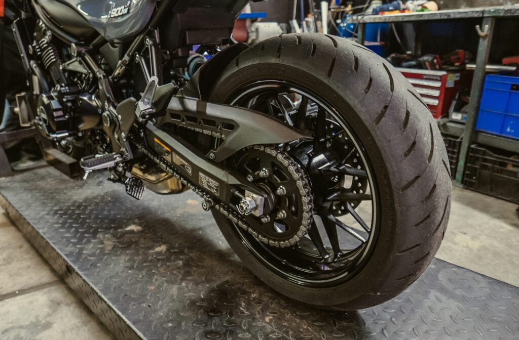 Kawasaki Z900RS tires