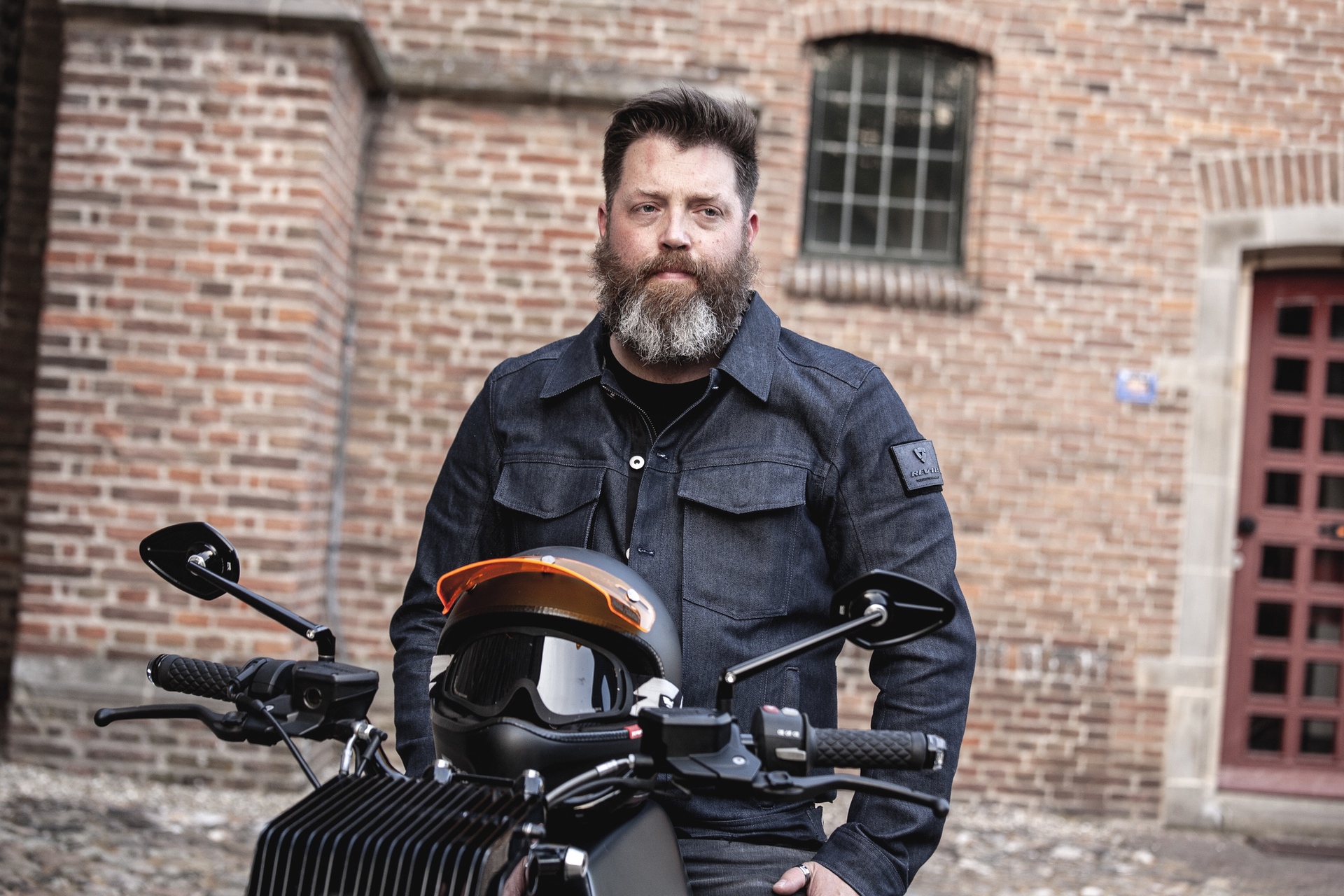 Arthur Elcameleon of Moto Adonis on BMW R nineT Girder custom motorcycle