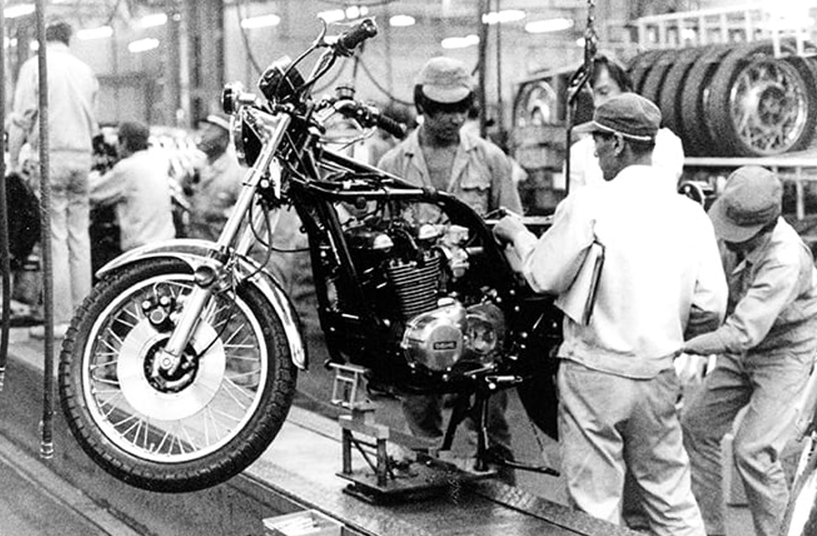 Kawasaki Z1 being built in the factory