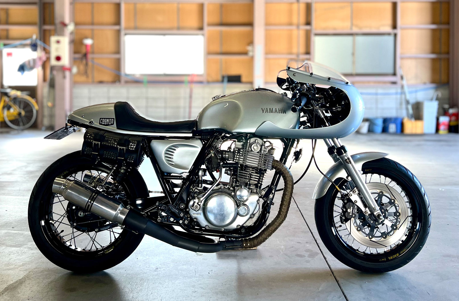 Makato SR400 cafe racer