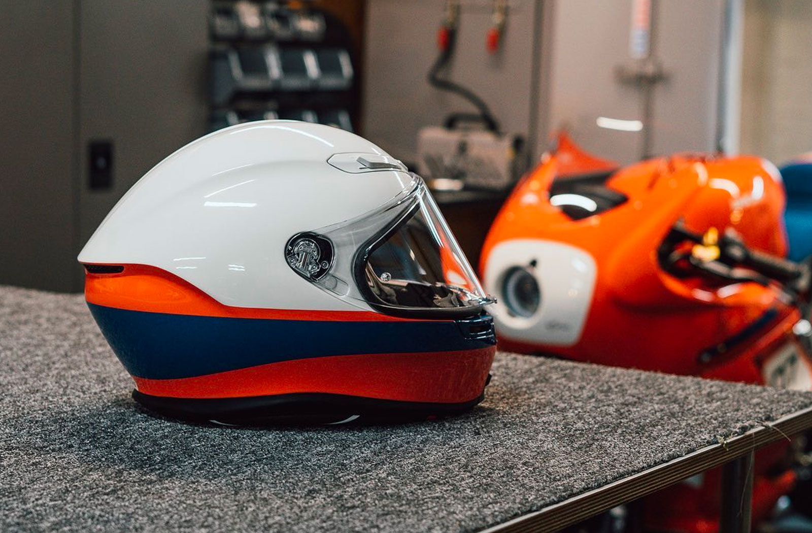 De Bolex DB25 No. 7 custom helmet