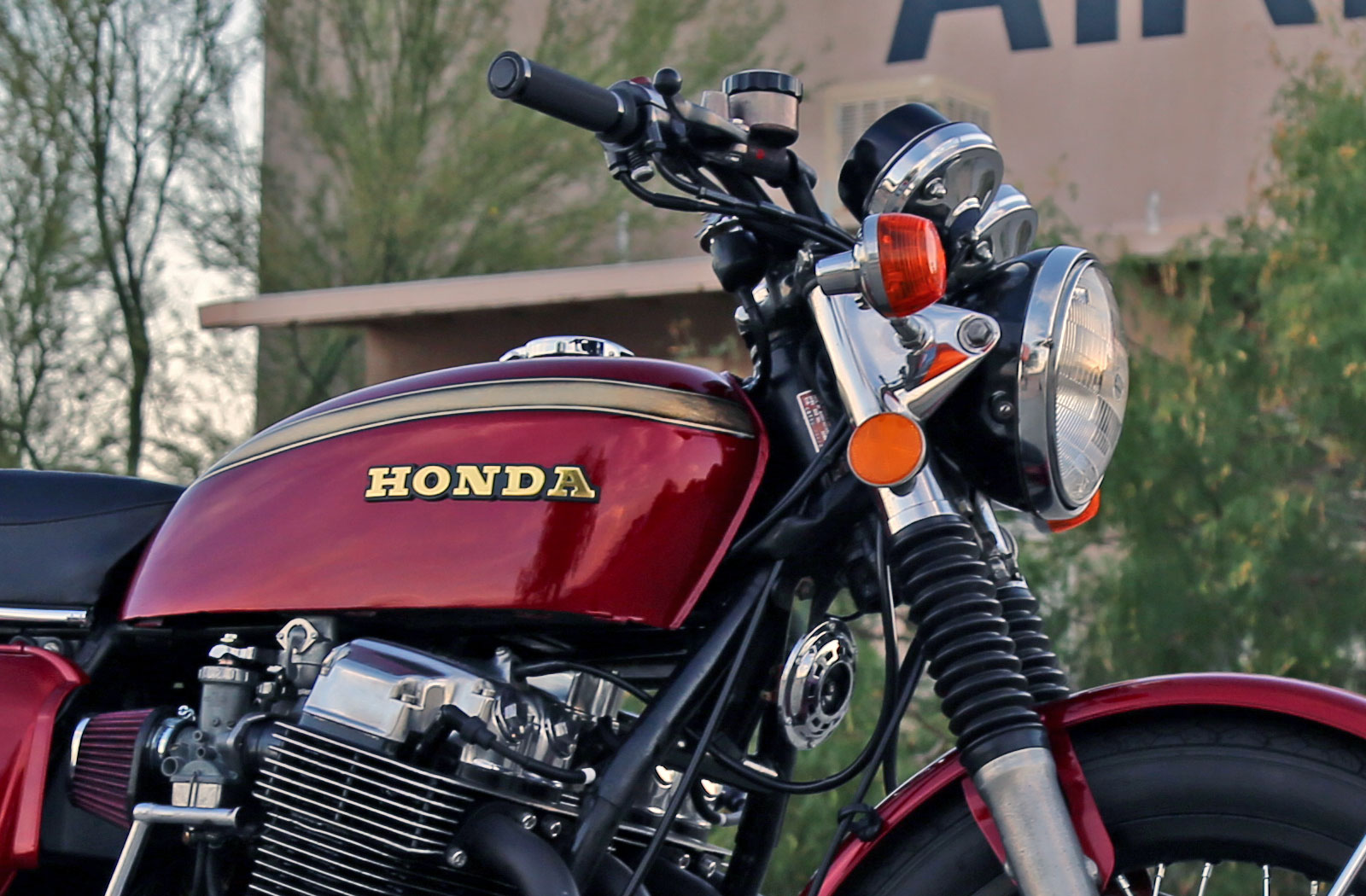 Honda CB750 restoration and mod