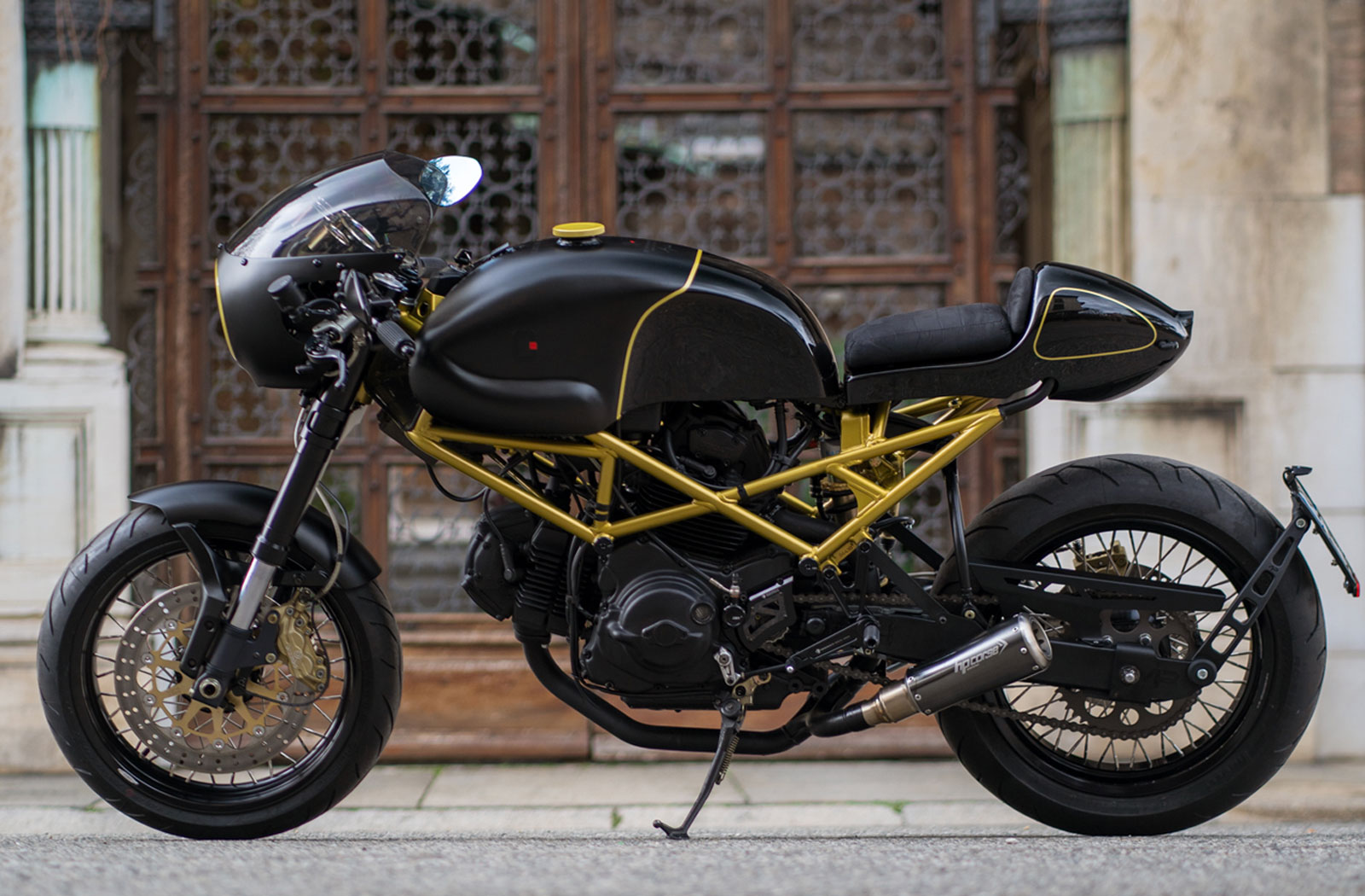 Ducati Monster 600 cafe racer